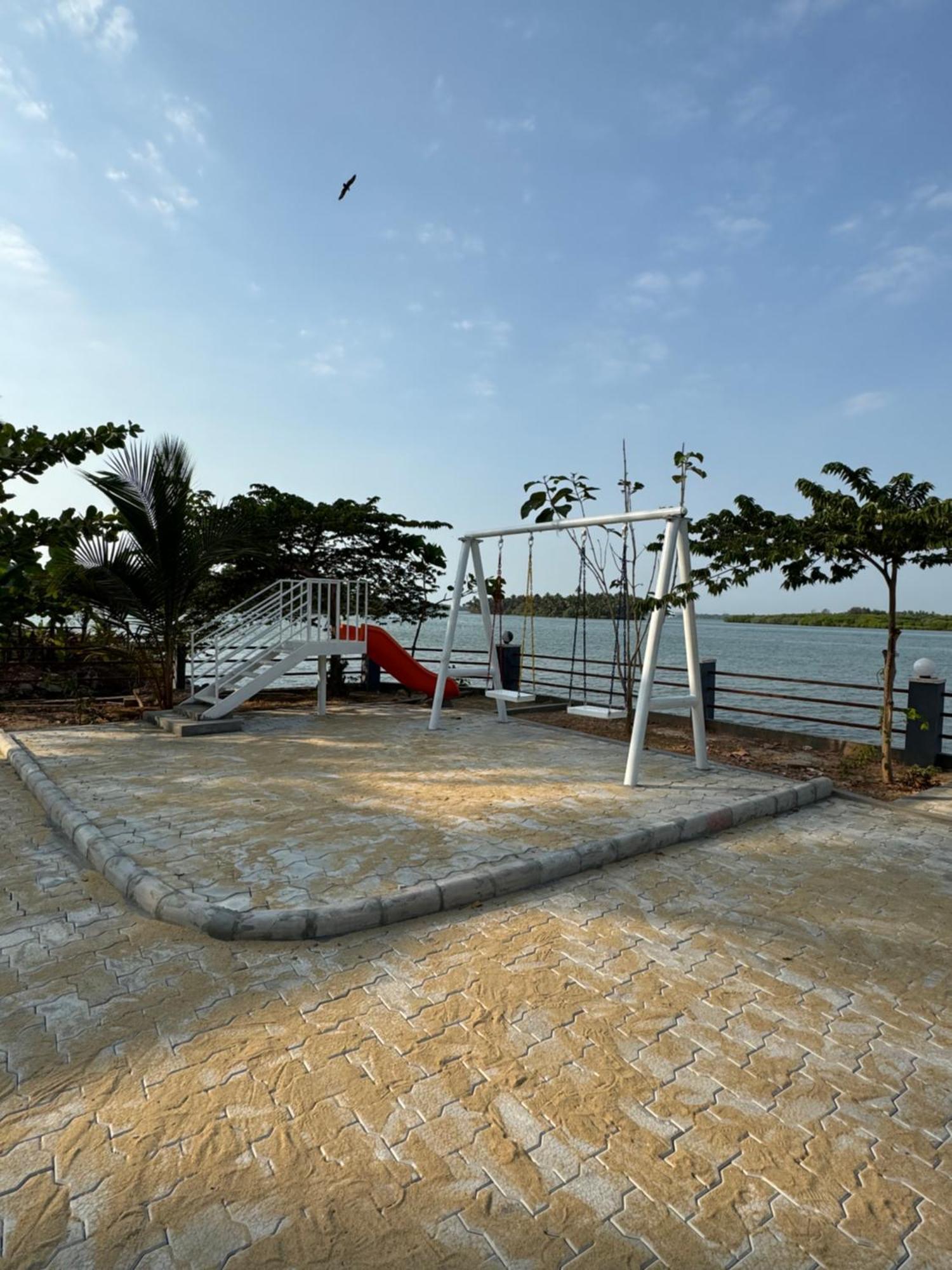 The Backwater Homestay Udupi Bagian luar foto
